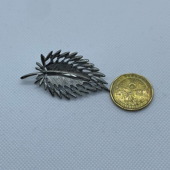 Silver Tone Leaf Brooch - Picture 3 of 6